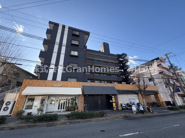 ロイヤルメゾンアドニスの外観