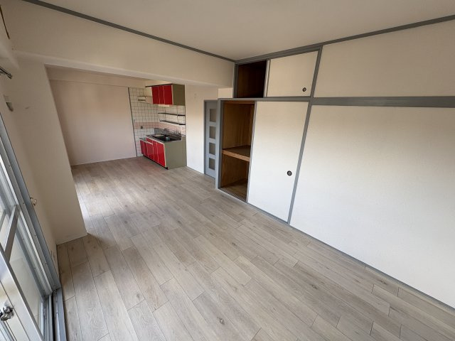 ロイヤルメゾンアドニスの居間・リビング