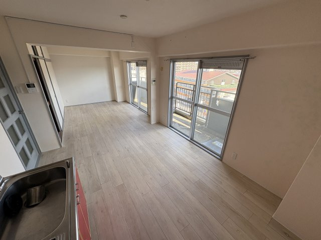 ロイヤルメゾンアドニスの居間・リビング