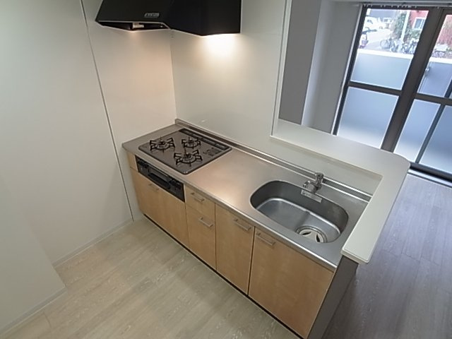 神戸市長田区苅藻通１丁目の賃貸マンションのキッチン|システムキッチン（ガス3口）