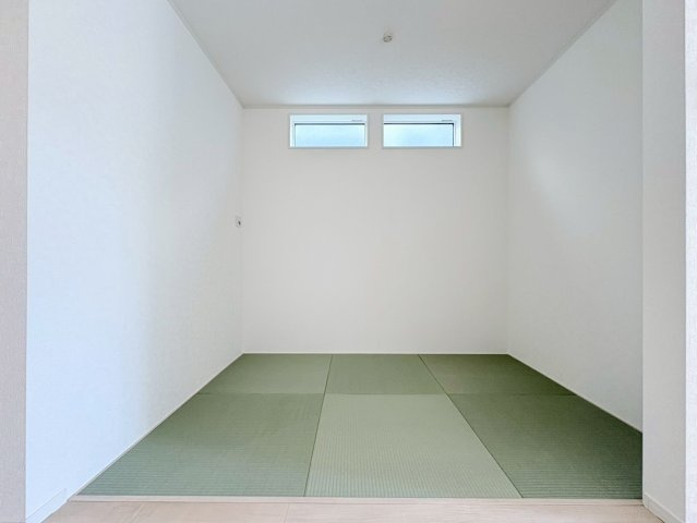 クワイエ　岐阜市梅ヶ枝町第１　全1区画分譲のトイレ|超表面平滑加工とイオンパワーの「セフィオンテクト」加工で、汚れが付きにくく落ちやすい仕様のトイレです。
またツイントルネード洗浄で少ない水でも前方の返し部分から後方部までしっかり洗浄できます！