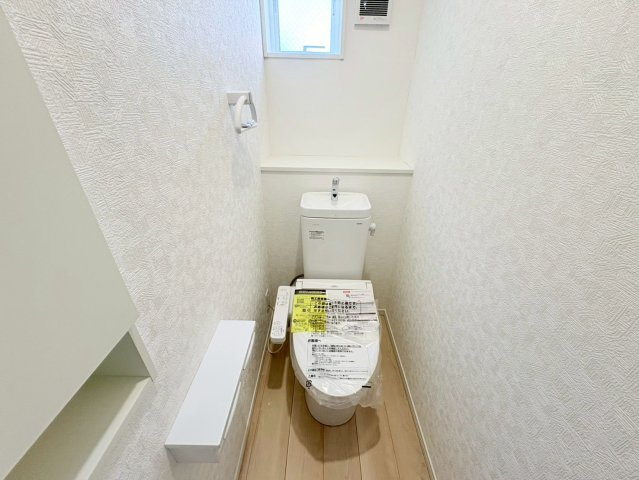 クワイエ　岐阜市梅ヶ枝町第１　全1区画分譲のキッチン|お手入れがラクなステンレスをワークスペース部分トップに使用した、機能的で美しいシステムキッチンです。
浄水器組込み水栓でシンクまわりがスッキリ広々お使いいただけます。フラットな造りでお掃除も楽々です。