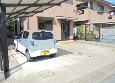 【駐車場】 | あけぼの住宅Ⅱ | カーポート有　※写真は別棟です