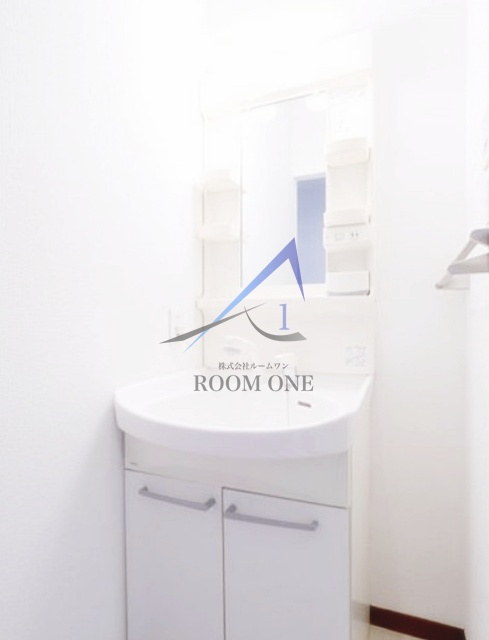 及川アパートメントの洗面所|洗面台です。