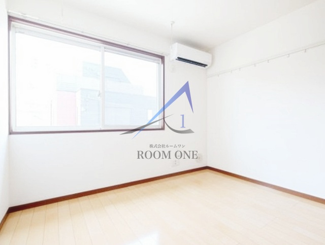 及川アパートメントの居間・リビング|洋室のお部屋です。