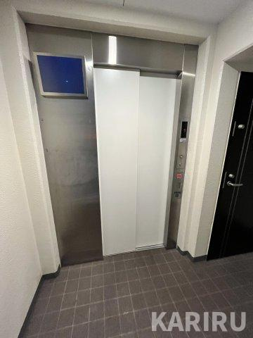 ブランシュ京橋の玄関