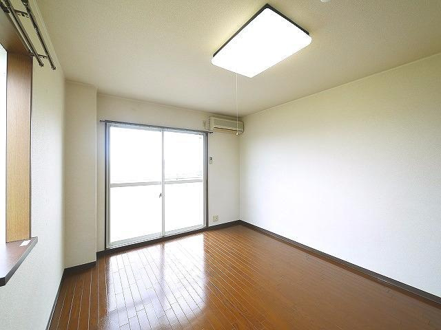 スタジオMの寝室|ゆとりの広さです