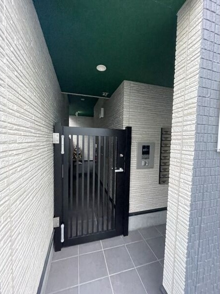 ラポート日比野のエントランス|ゆとりのあるエントランスです