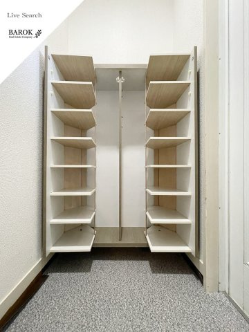 クリスタルハイツ青柳の玄関