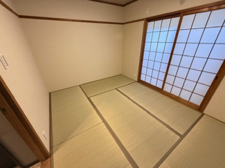 【和室】 | 尼崎市南塚口町８丁目中古戸建 | １階和室６帖です♪室内は令和７年８月リフォーム済み！お待たせ無しで即ご入居していただけます！素敵な室内をぜひ現地でご覧ください！お気軽にネクストホープ不動産販売まで！！