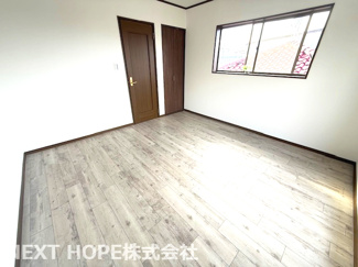【洋室】 | 尼崎市南塚口町８丁目中古戸建 | ３階洋室です♪室内は令和７年８月リフォーム済み！お待たせ無しで即ご入居していただけます！素敵な室内をぜひ現地でご覧ください！お気軽にネクストホープ不動産販売まで！！