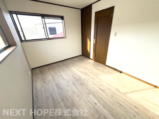 【洋室】 | 尼崎市南塚口町８丁目中古戸建 | ３階洋室です♪室内は令和７年８月リフォーム済み！お待たせ無しで即ご入居していただけます！素敵な室内をぜひ現地でご覧ください！お気軽にネクストホープ不動産販売まで！！