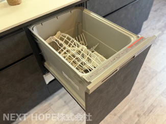 【キッチン】 | 尼崎市南塚口町８丁目中古戸建 | 食器洗い乾燥機付きです♪食後の後片付けはお真袈裟重ですね！