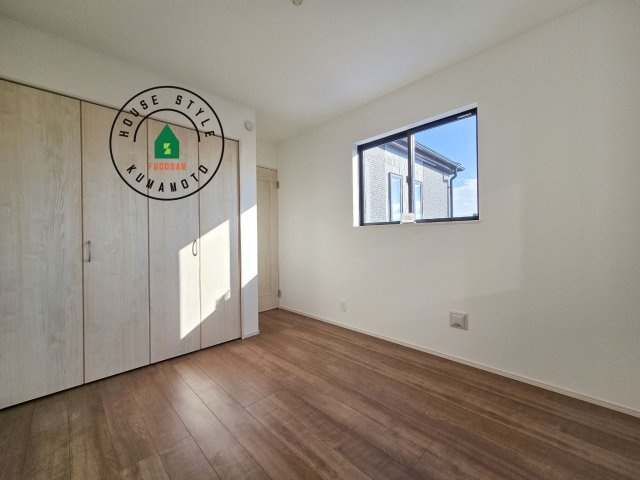 熊本市北区池田3丁目第1-2棟(B号棟)の寝室|主寝室には収納力に優れたクローゼットがありますので、お部屋もすっきり片付きます。