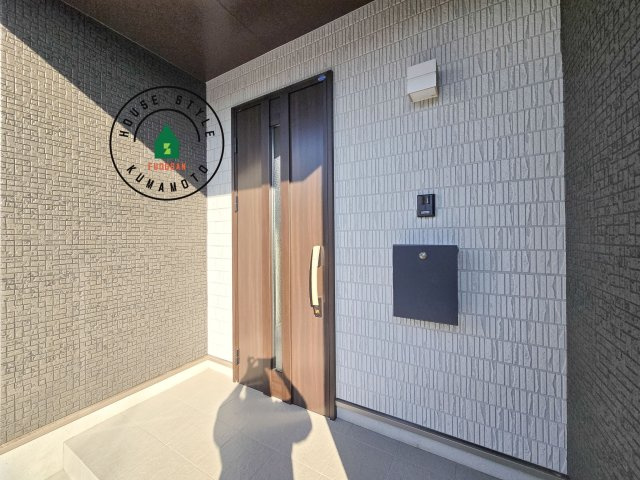 熊本市北区池田3丁目第1-2棟(B号棟)の玄関|おでかけの時も帰った時も、「我が家」を最初に感じでもらえる素敵な空間に。