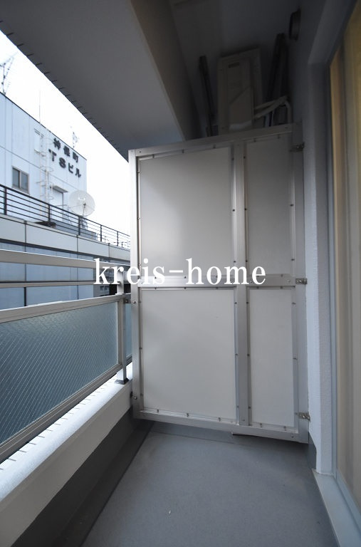 ｴﾙｳﾞｧｰｼﾞｭ神田神保町/ﾒﾃﾞｨｶﾙﾓｰﾙ神田神保町のバルコニー