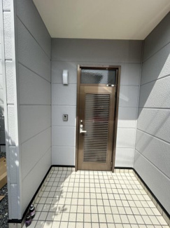 【玄関】 | 南アルプス市沢登　中古戸建　内外装フルリフォーム済み