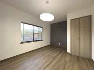 【洋室】 | 南アルプス市沢登　中古戸建　内外装フルリフォーム済み