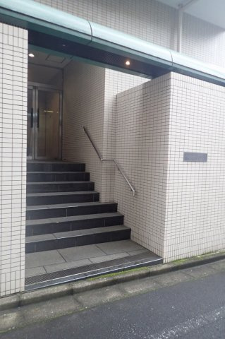 タウン・ハイム本駒込のエントランス