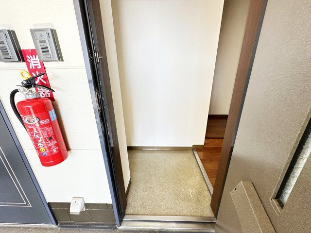 フォブールネオの玄関