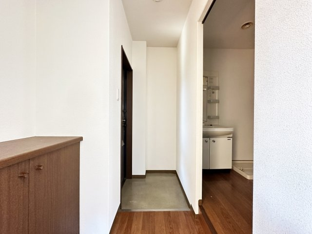 フォブールネオの玄関