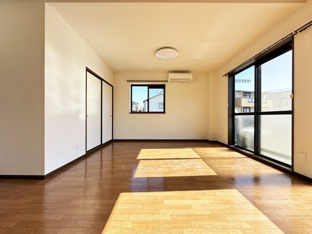 フォブールネオの居間・リビング