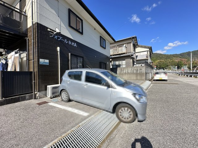 フォブールネオの駐車場