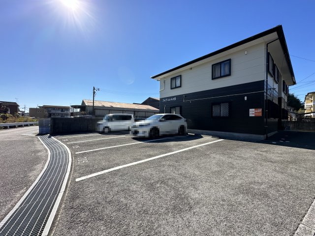 フォブールネオの駐車場