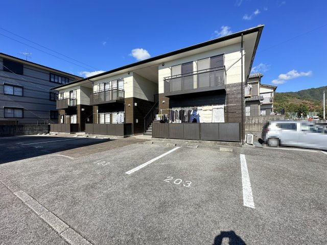 フォブールネオの駐車場