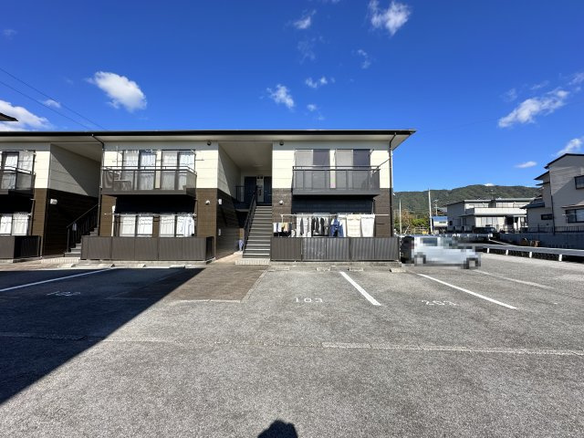 フォブールネオの駐車場