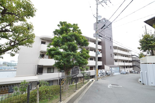 【周辺】 | シャルム千里丘 | 現在ご返済中のカーローン・カードローン・教育ローンなどを住宅ローンに一本化したり、家具家電購入費用・引越し費用を住宅ローンと組み合わせるなど、お客さまにメリットの多い住宅ローンのご提案が可能です。