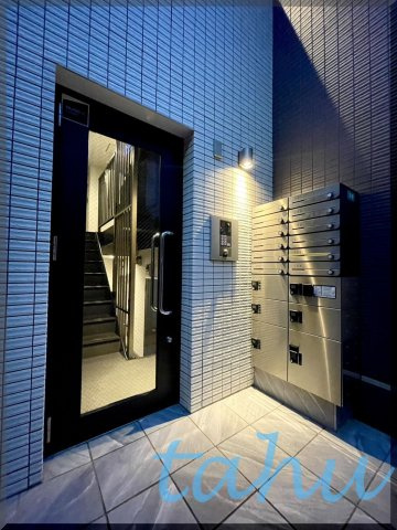 中野区東中野１丁目の賃貸マンションのエントランス