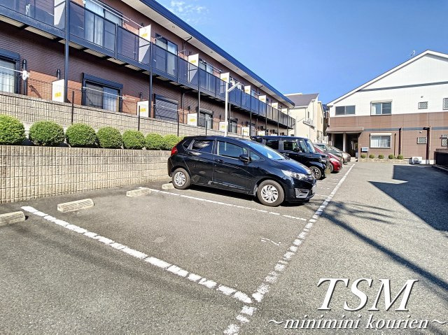 ビオラ翠香園の駐車場