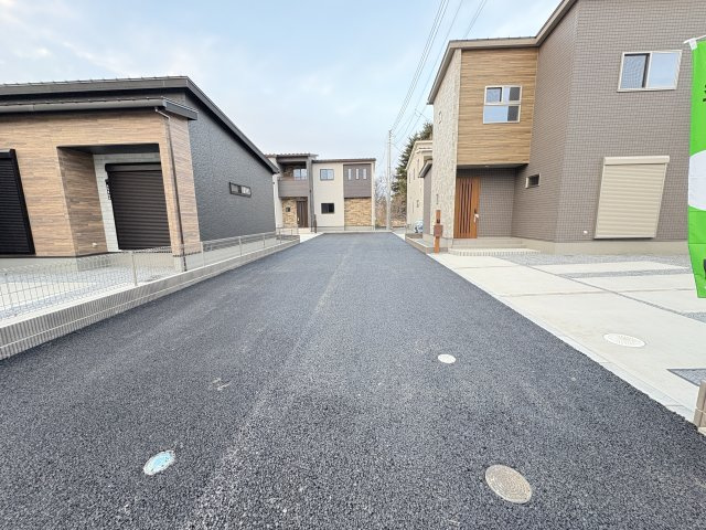 【前面道路含む現地写真】 | 本庄市小島6丁目　新築戸建　11号棟