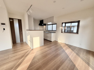 【居間・リビング】 | 笛吹市石和町上平井　中古戸建　内外装フルリフォーム済