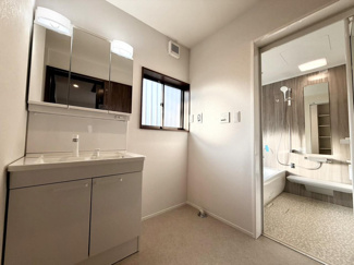 【独立洗面台】 | 笛吹市石和町上平井　中古戸建　内外装フルリフォーム済