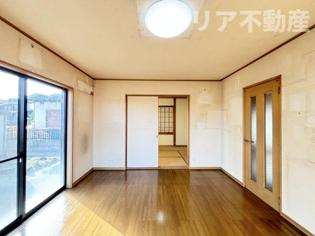 【居間・リビング】 | 佐波郡玉村町樋越中古住宅