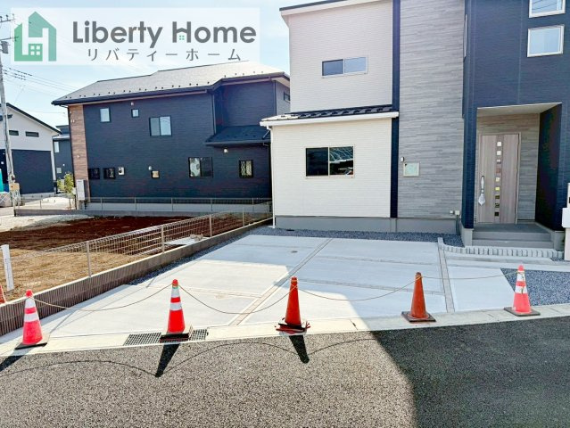 ワイウッドコート土浦市神立町第１期　新築戸建　2号棟の駐車場