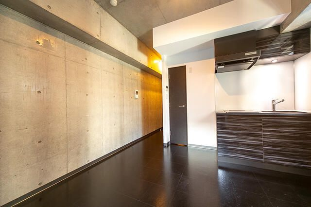 ＶＡＩＮＱＵＥＵＲ　ｉｗａｍｏｔｏｃｈｏの居間・リビング