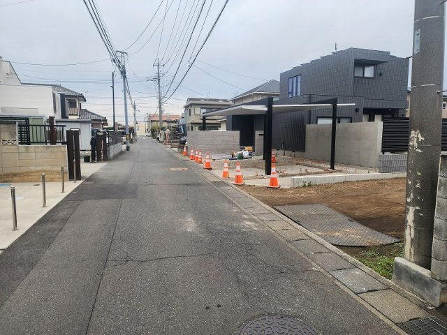 高崎市上中居町　売地の前面道路含む現地写真