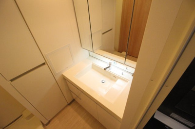 【洗面所】 | グランスイート阿倍野駅前ローレルコート | 三面鏡付き独立洗面台