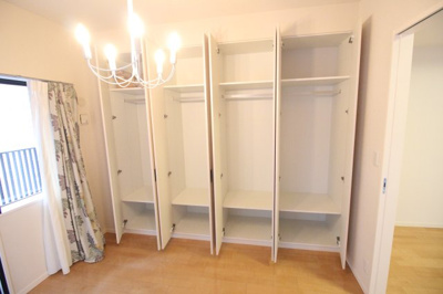 【収納】 | グランスイート阿倍野駅前ローレルコート | 壁一面のクローゼット