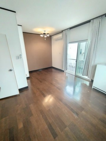 フォレストの洋室