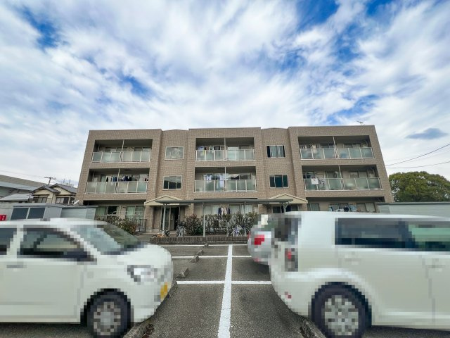フィネス高須の駐車場