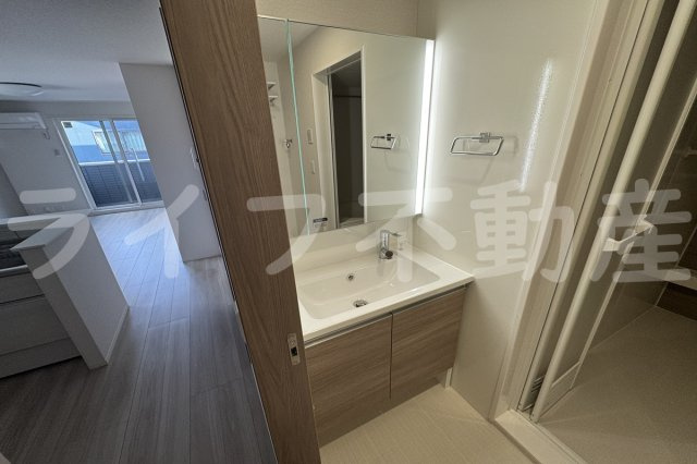 サンハイム横沼の独立洗面台|朝の支度にも助かる、独立の洗髪洗面化粧台