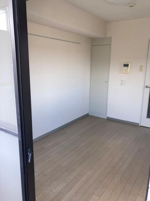 稲城市矢野口の賃貸マンションの居間・リビング