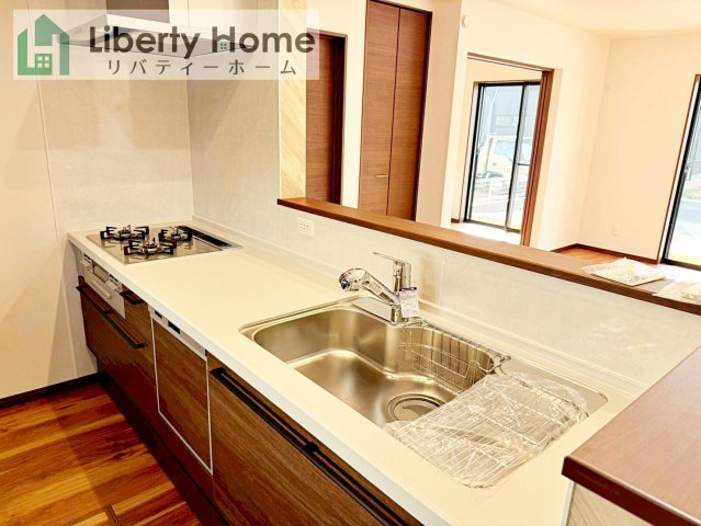 ワイウッドコート土浦市神立町第１期　新築戸建　8号棟のキッチン