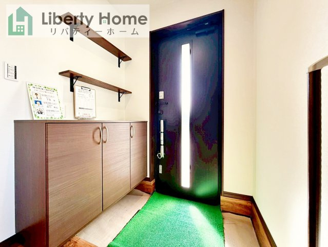 ワイウッドコート土浦市神立町第１期　新築戸建　8号棟の玄関