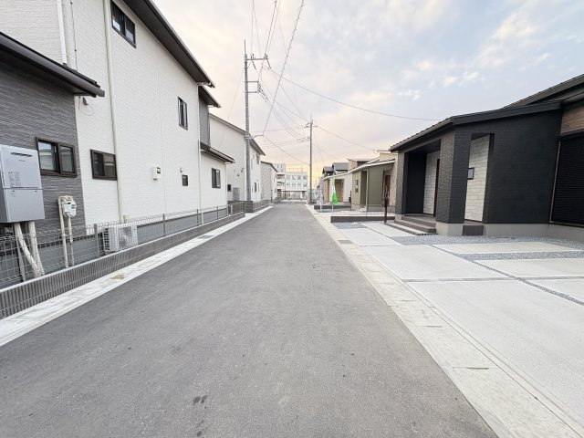 【前面道路含む現地写真】 | 本庄市小島6丁目　新築戸建　8号棟