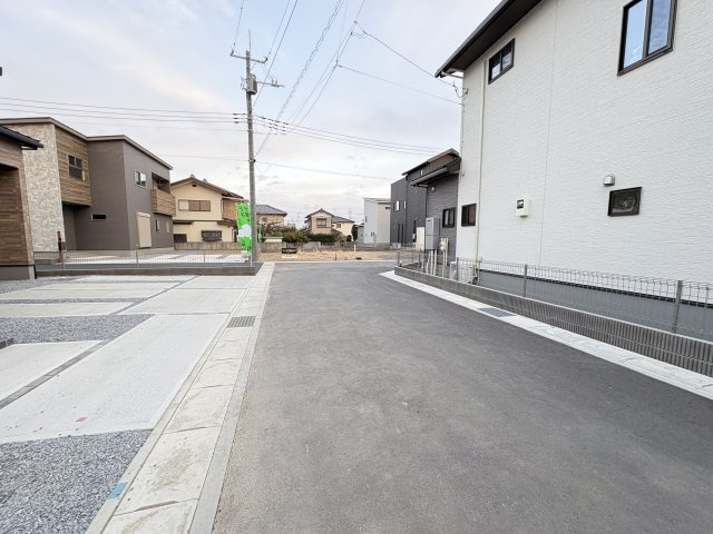 【前面道路含む現地写真】 | 本庄市小島6丁目　新築戸建　8号棟